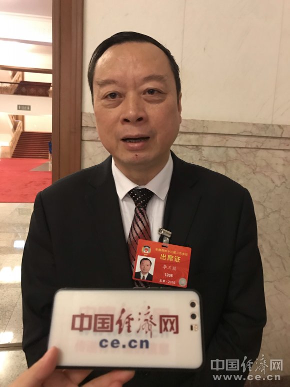 李三旗委员:发展壮大旅游产业 2019年贵州将保持井喷式发展