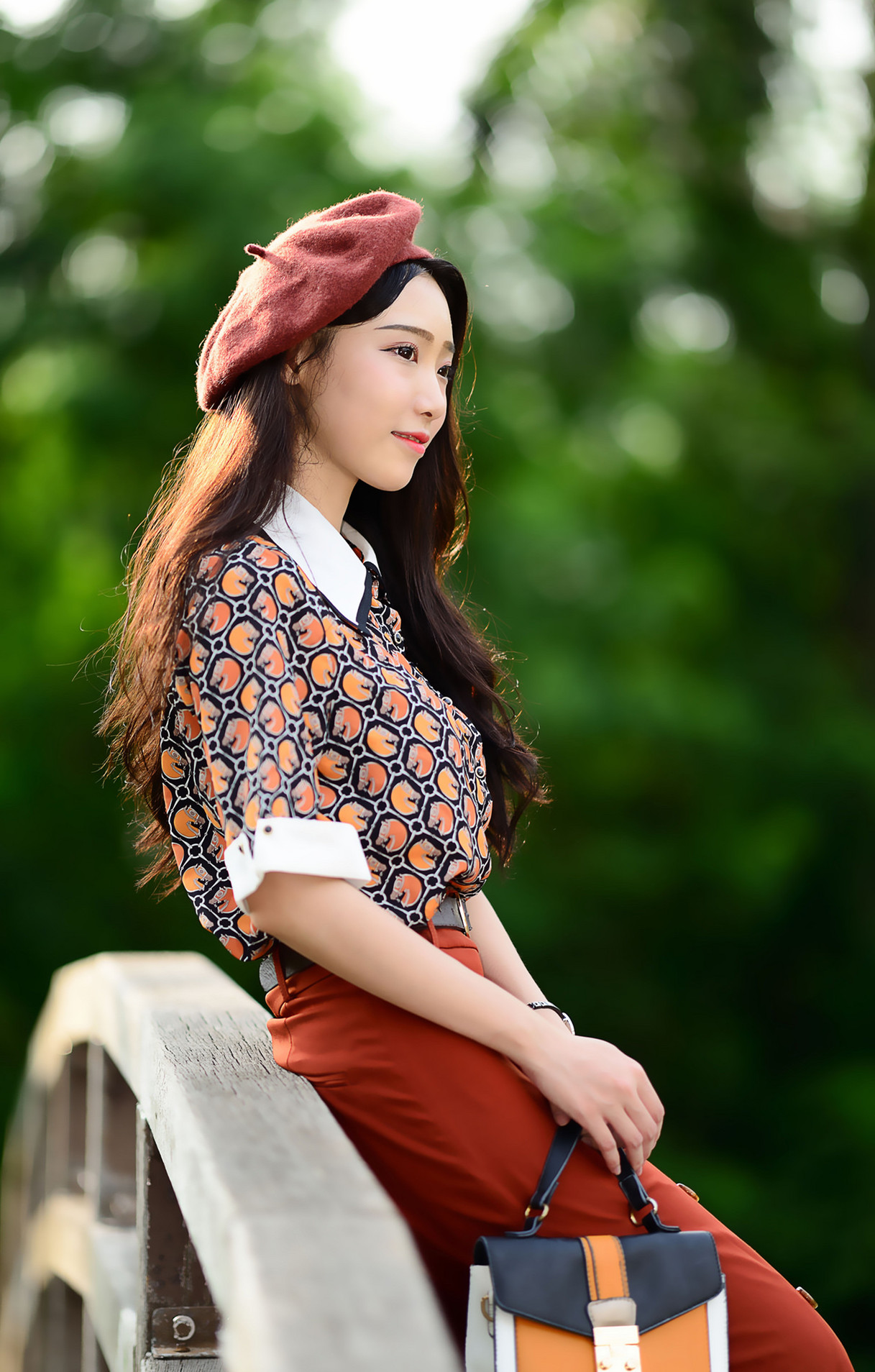 鸭舌帽美女,秀秀更耀眼