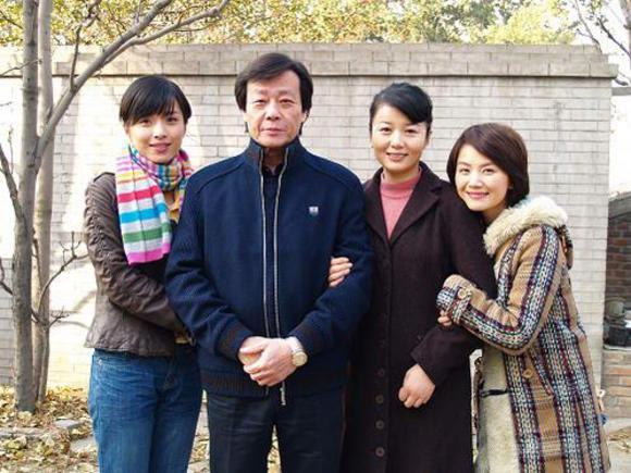 最成功的男明星,娶了两个妻子,同住一户楼上楼下,如今非常幸福