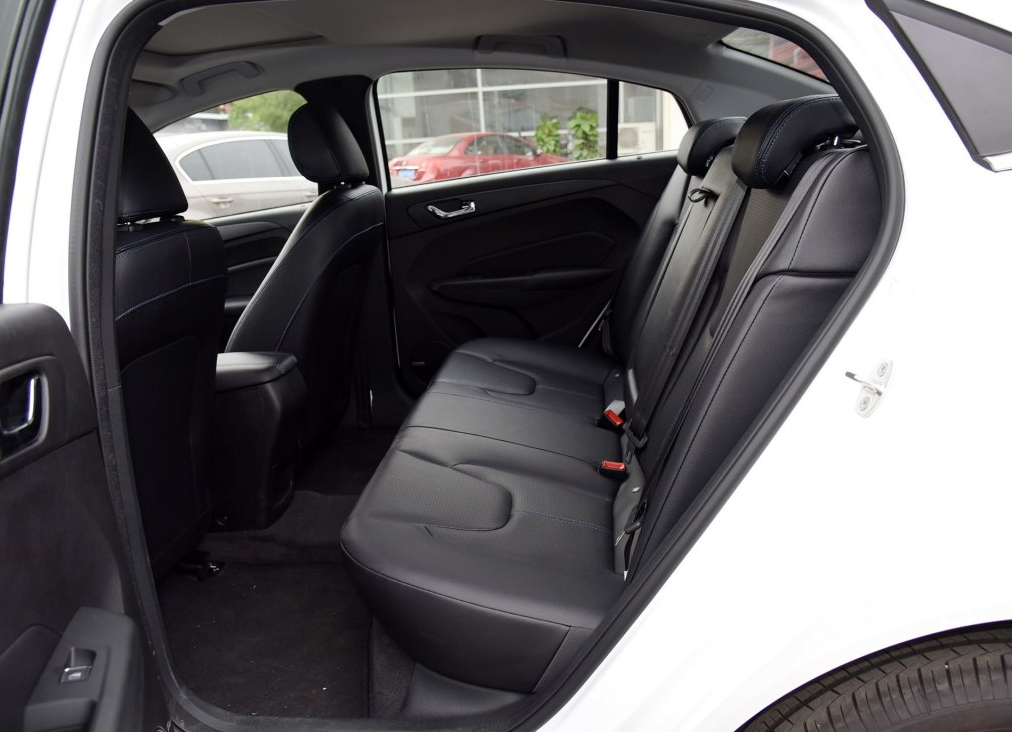 起售10.98万的电动车,续航里程紧追500公里,亲民的家用电动车