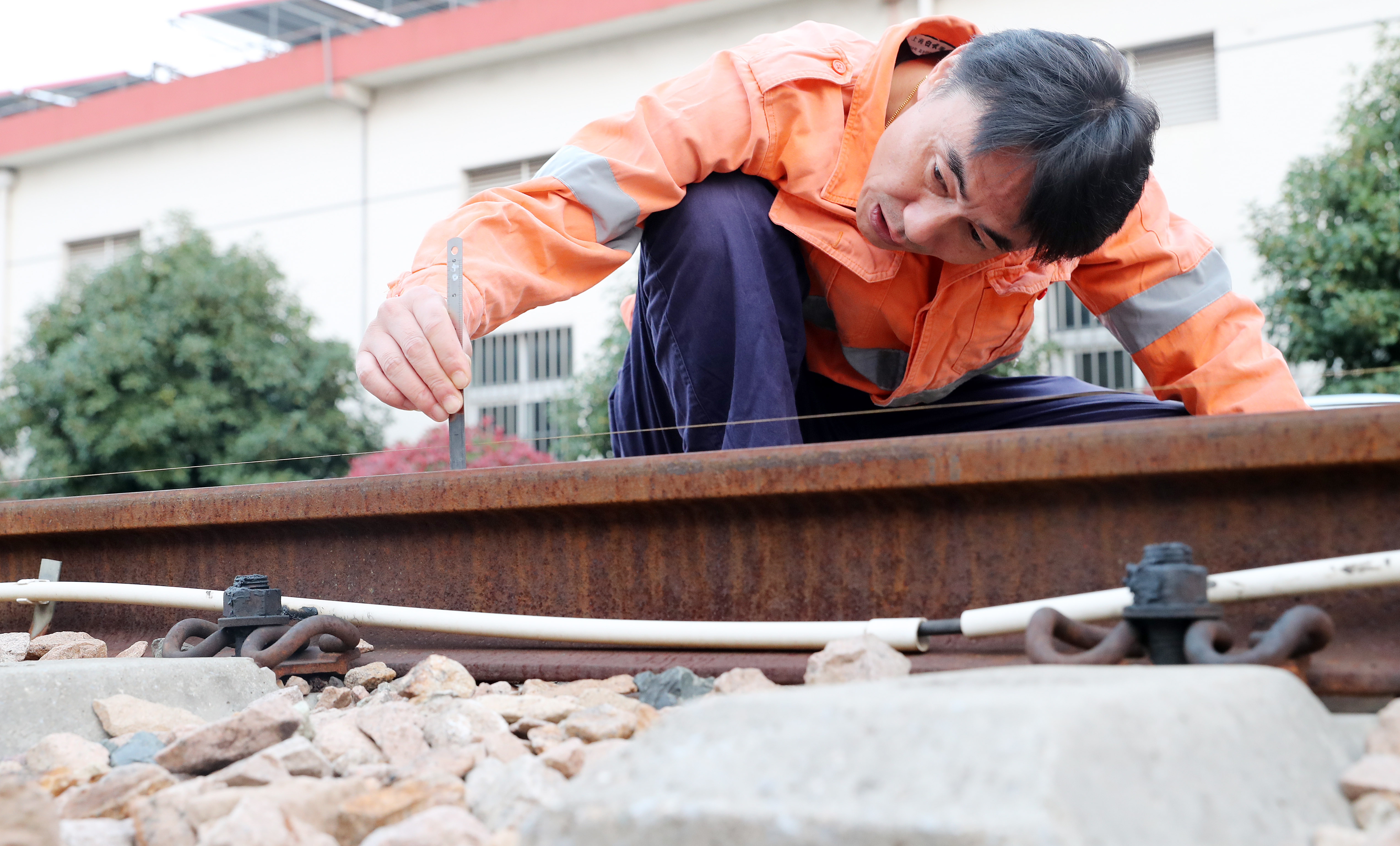 三代铁路线路检修工 四十年传承更上一层(1)