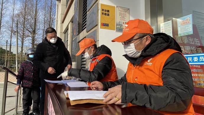 战疫情,上海基层干部不仅有"三头六臂",还有"八般兵器"