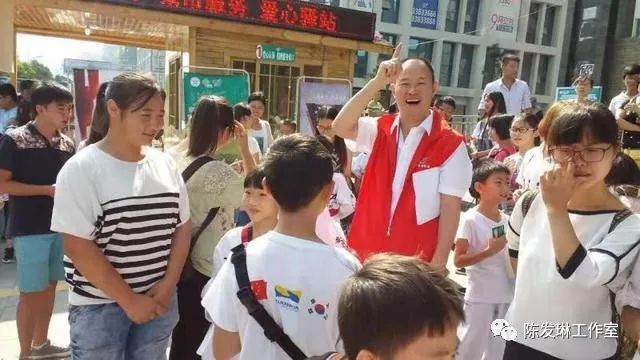 陈发琳:坚守快乐公益人生,为生而不幸的人寻找快乐