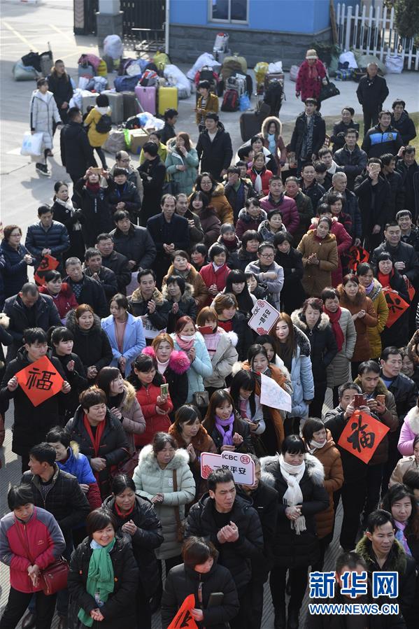 浙江宁波:为外来务工人员包车返乡