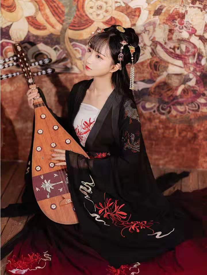 汉服拍摄:图三小姐姐眉间一点朱砂,身穿红色的襦裙,美得惊艳!