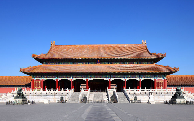 乾清宫,紫禁城后三宫之首,位于乾清门内