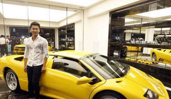 李晨最霸气的座驾,车身高达3.8米,一脚油门烧掉一包中华烟