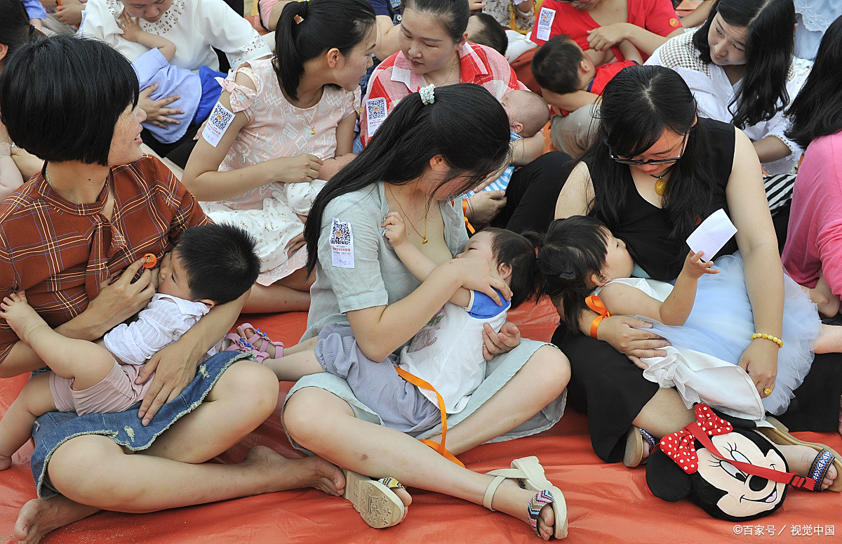 母乳瓶喂和亲喂的区别与选择:哪种更适合你的宝宝?