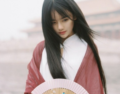 她在《特工王妃》给赵丽颖作配,杨颖称她为女神