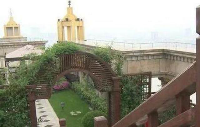 参观张庭在上海的豪宅:坐落在黄浦江边,家里的院子都几百平米