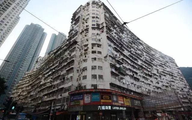 香港"怪兽大厦",住了几乎一个城市的人,住户不化妆不敢上阳台