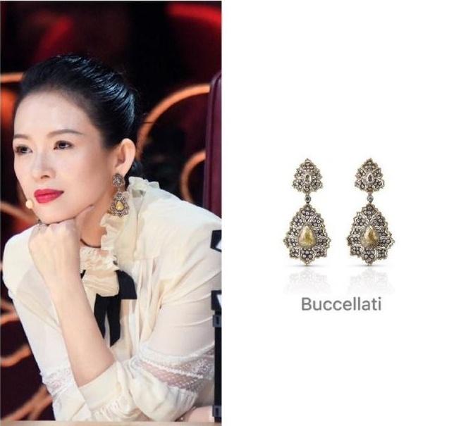 章子怡以耳环为最亮眼装饰,一副老娘天下最美的姿态