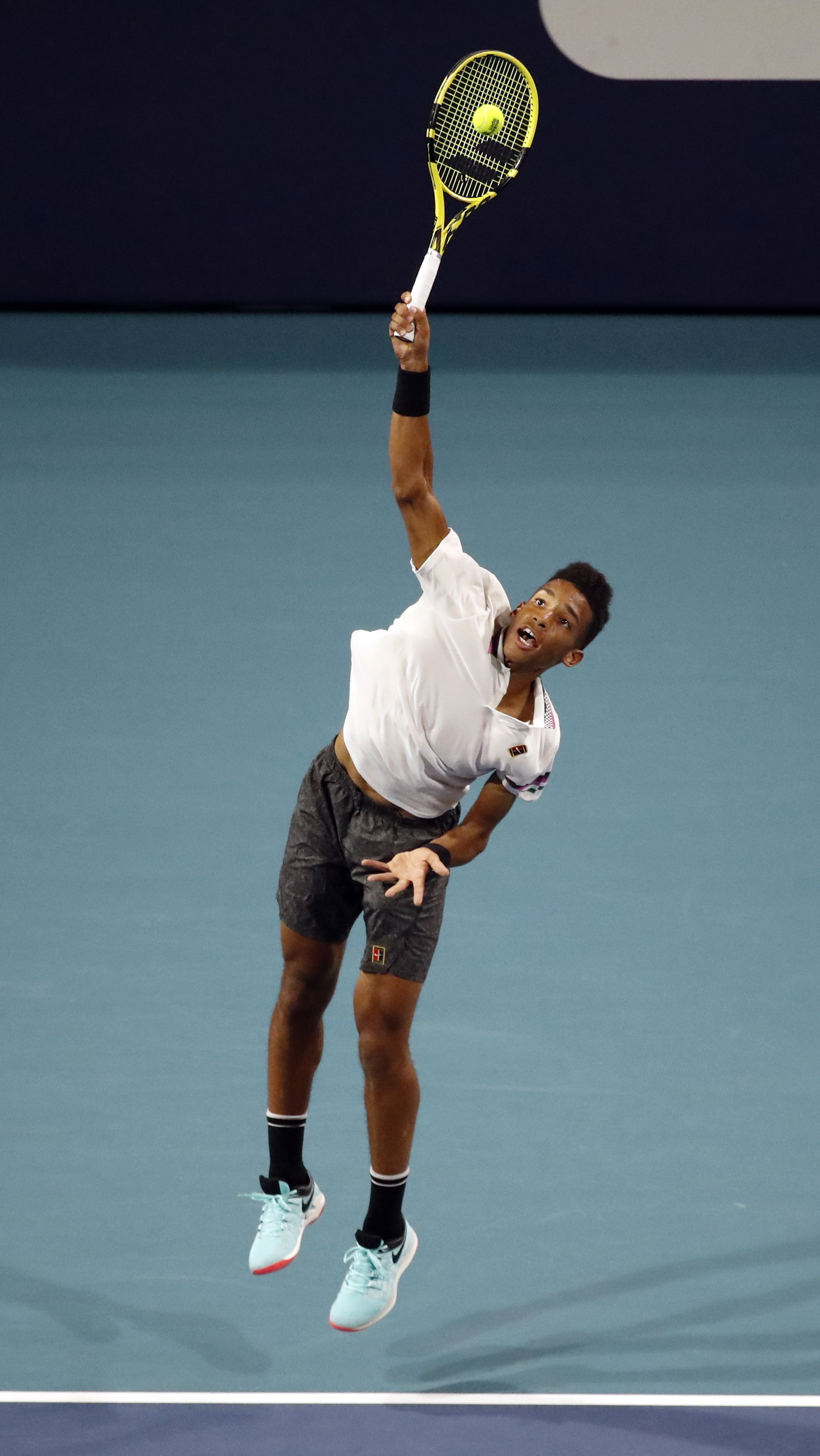 网球——迈阿密公开赛:奥热-阿利亚西姆晋级男单四强(2)