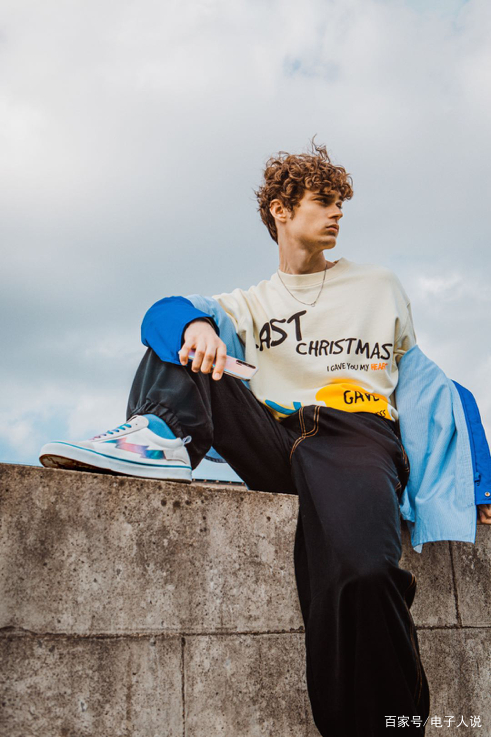 全新色彩勾勒潮酷经典 荣耀20 PRO×RVG×STM联名限量鞋只送不卖5 全新色彩勾勒潮酷经典 荣耀20 PRO×RVG×STM联名限量鞋只送不卖5