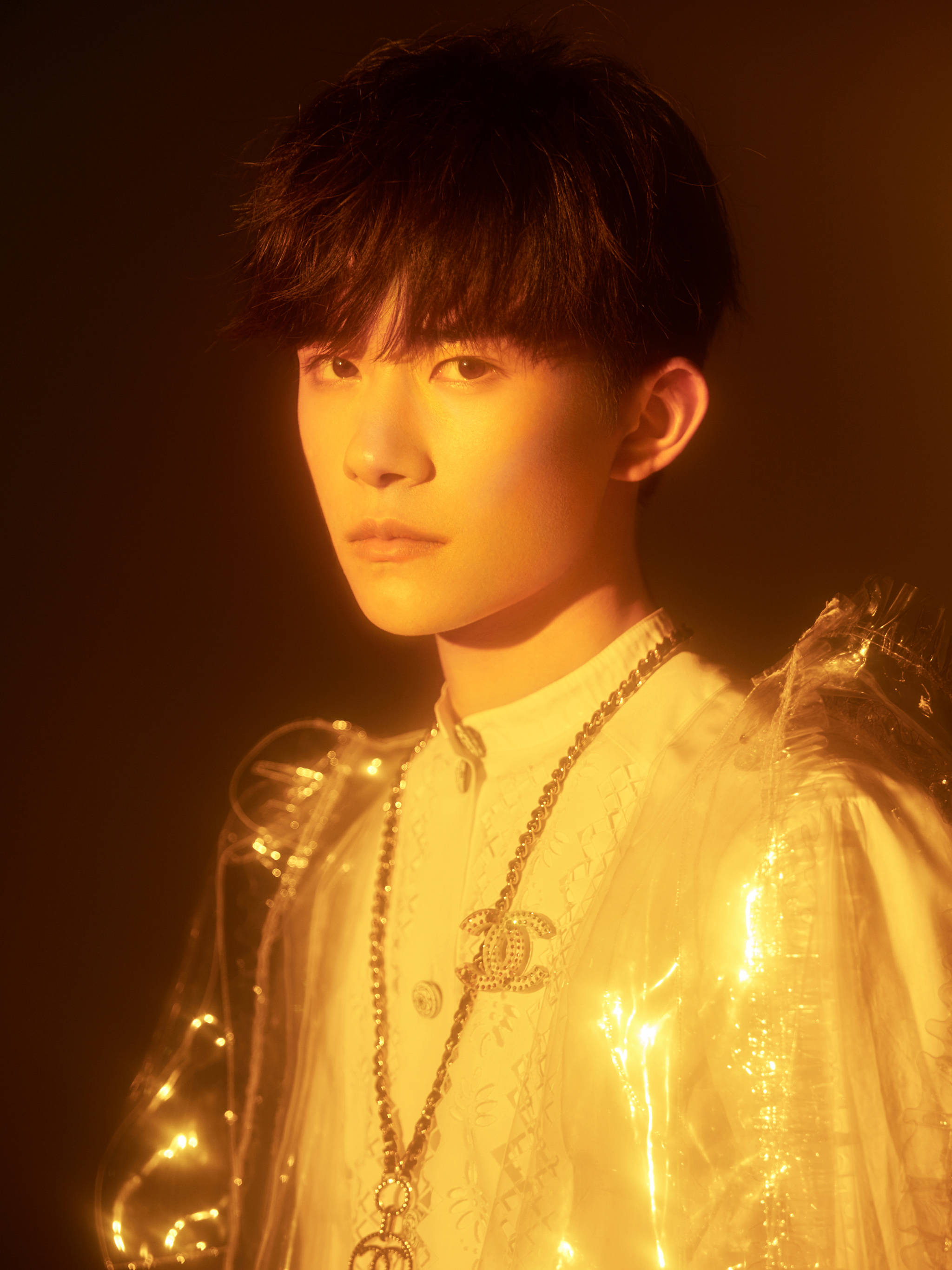 tfboys五周年演唱会海报来袭,三小只宛如油画里的王子,高贵典雅