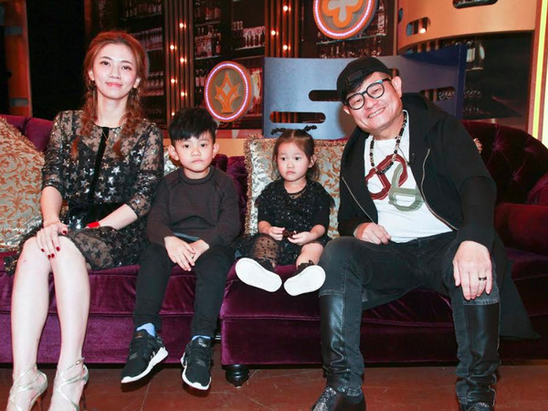 小24岁妻当面被搭讪 许效舜:他觉得我是小铁的爸爸