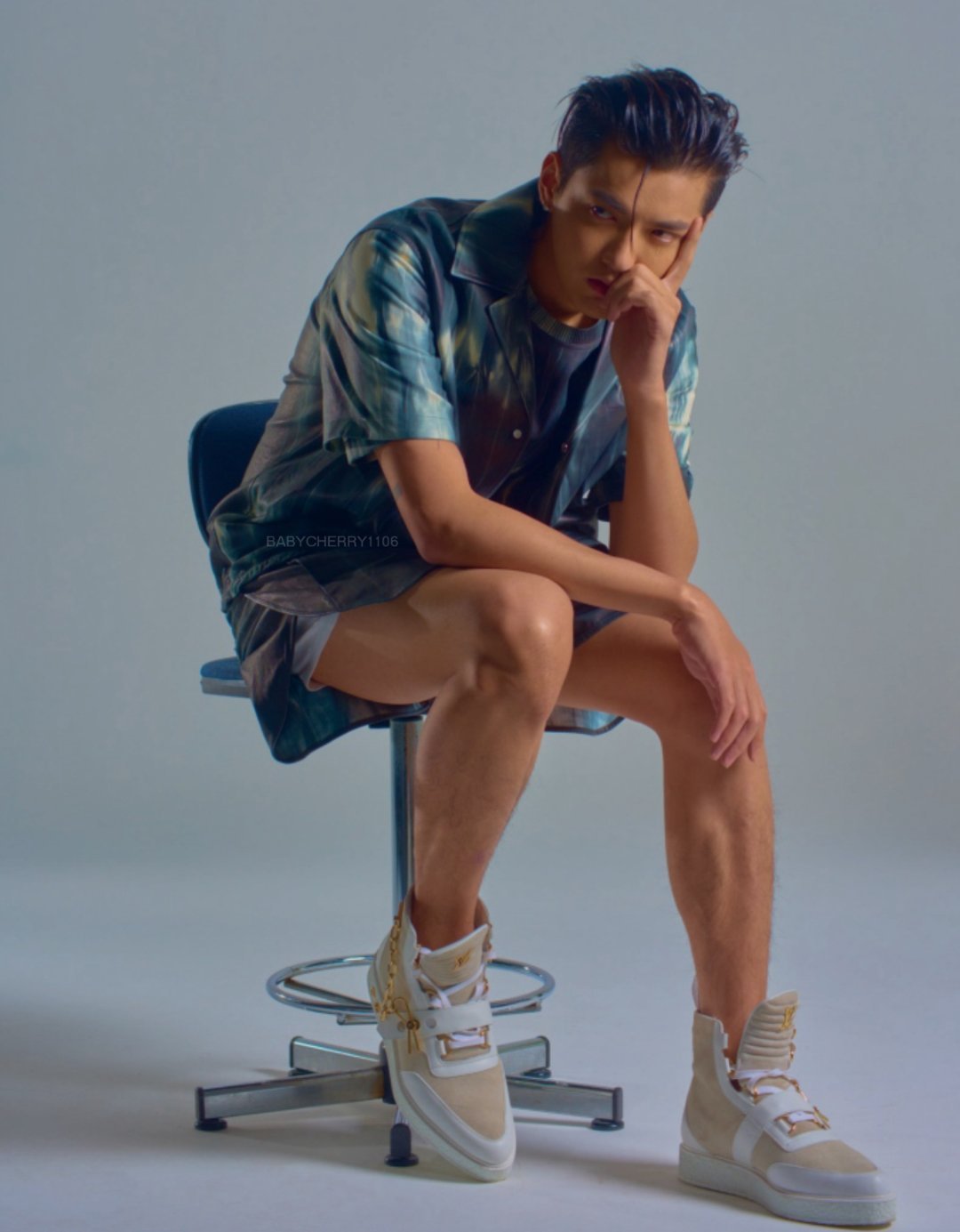 吴亦凡《crash》杂志图出炉 高端时尚浓浓法式风