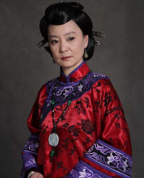 一代琼瑶女主刘雪华,年轻时旗袍装明艳动人,如今59岁气质仍在