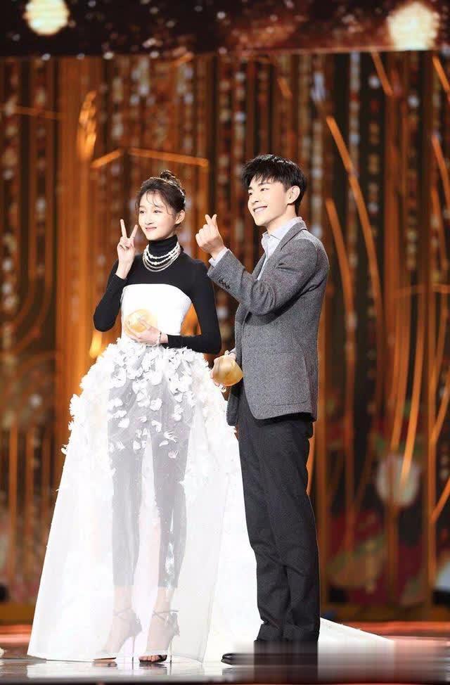 尖叫之夜:关晓彤刘昊然和千玺同桌,尴尬没话说,他一来就变了