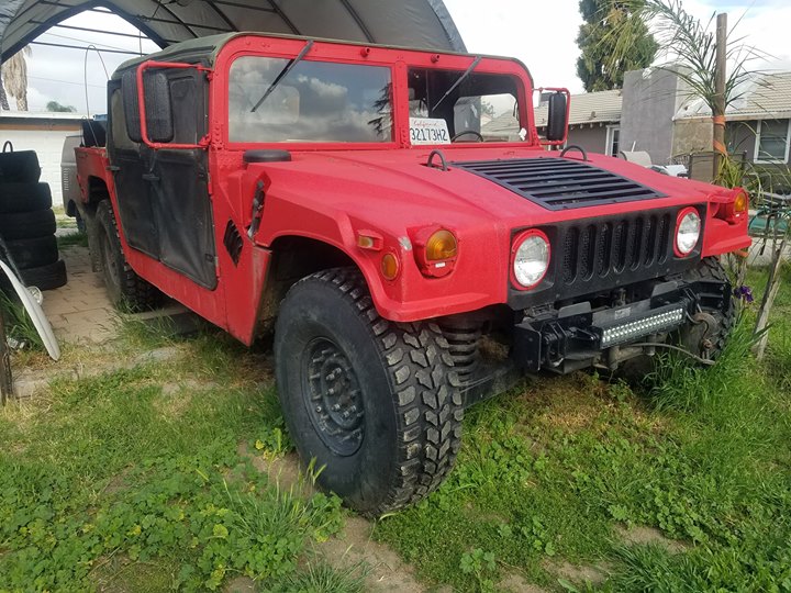 红色款军版悍马humvee,霸气中透着性感
