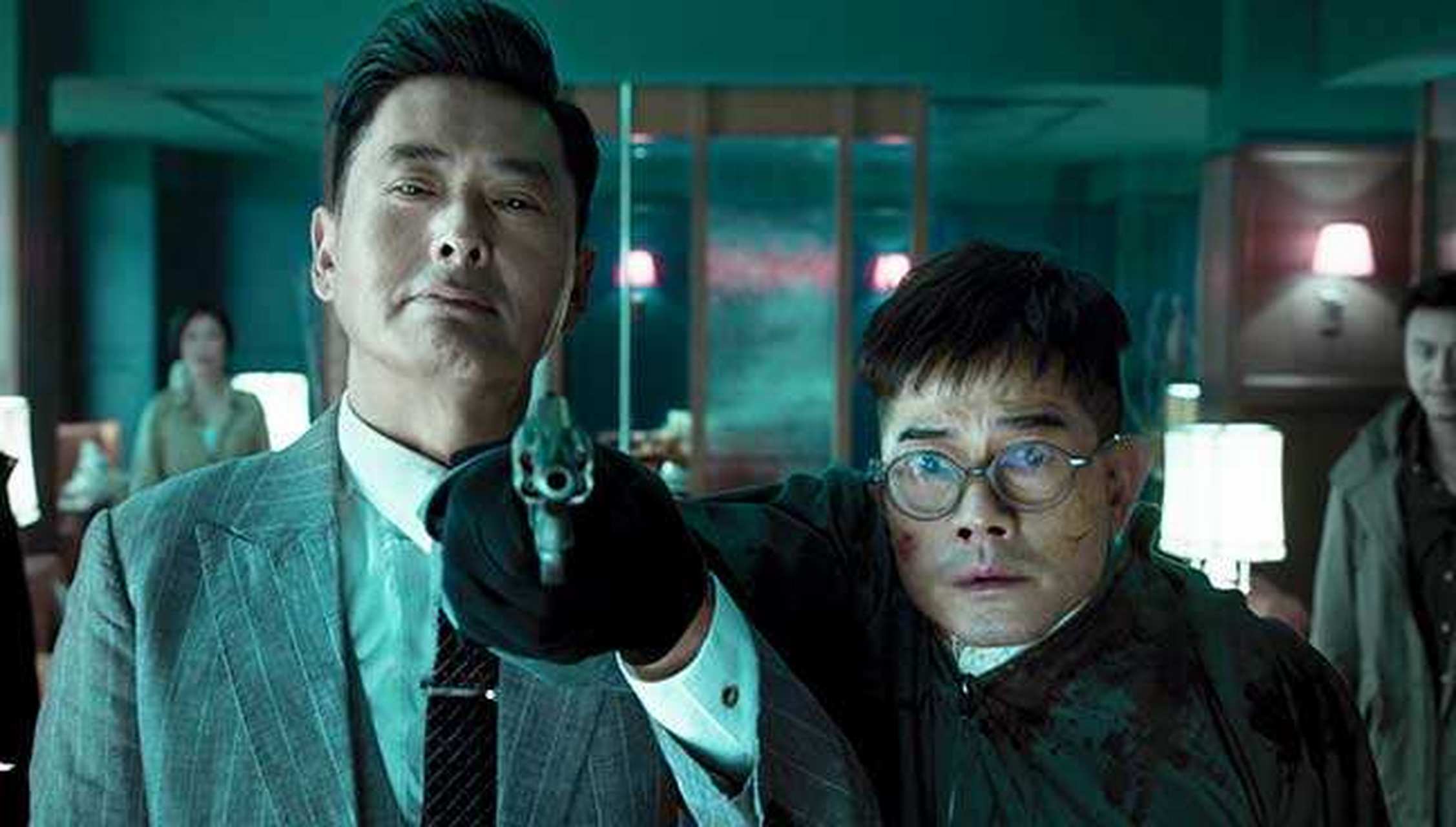 《无双》由周润发和郭富城主演的烧脑电影,剧情的反转和环环相扣让