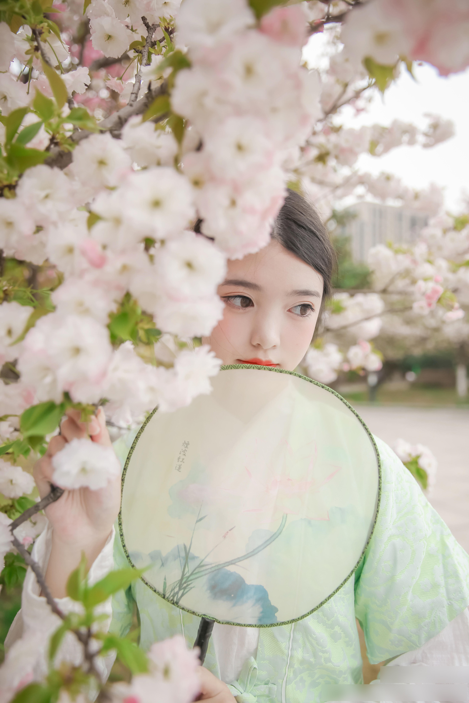 长相古典的国人小姐姐cos古风角色!活脱脱是个画中走出的美人