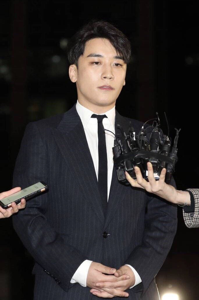 其实作为同一组合的成员,各位哥哥们应该是最了解胜利的人,所以几位