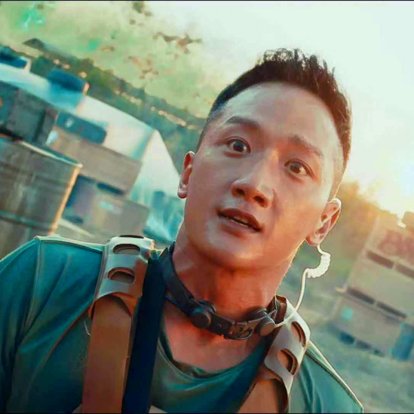 网剧《唐人街探案》变大型"吃鸡"现场,神秘的黑衣人会是谁呢