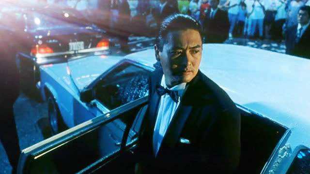 他是香港电影的大哥大,刘德华和周星驰的师傅,如今63岁活成这样