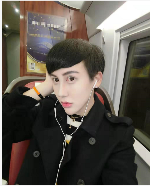 曾红遍全网的"蛇精男"刘梓晨,今网红脸变高级脸,颜值逆天了