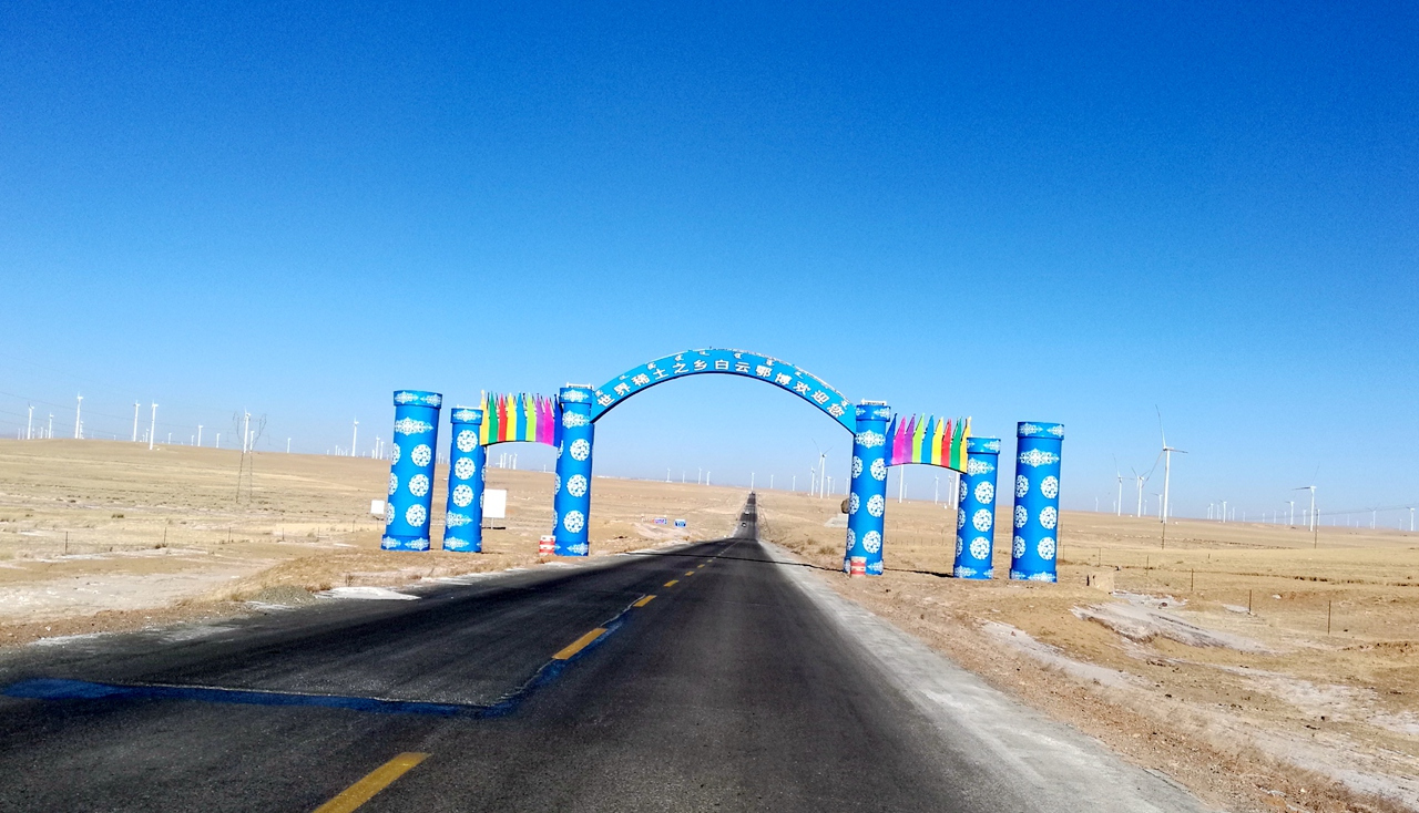 冬日探访内蒙古白云鄂博,世界稀土之乡,巨大矿坑如天眼