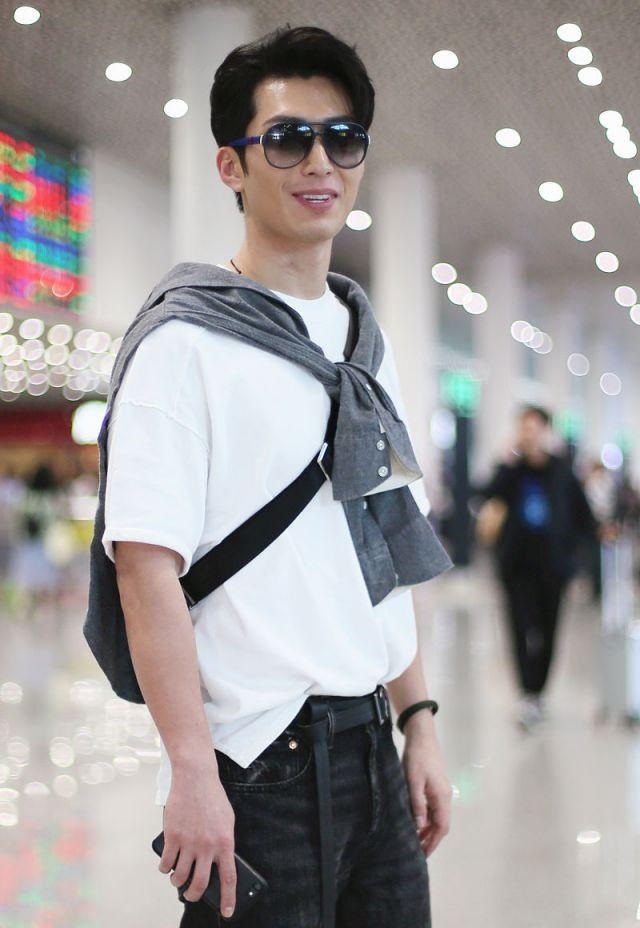 窦骁现身约会赌王最美千金,心情大好!被曝恐或因家产问题而闪婚