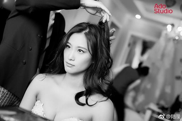 游泳女神陆滢30岁生日公开怀孕喜讯,发福明显孕味十足仍明艳动人