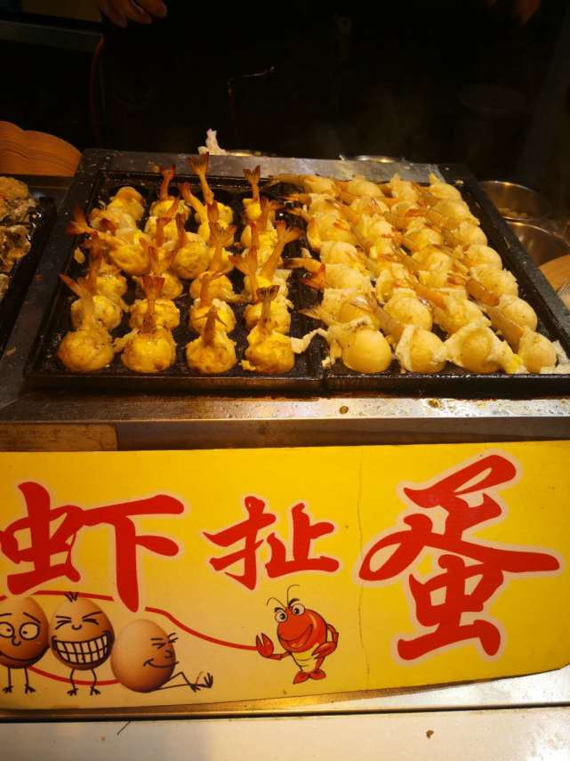 游客达百万的厦门曾厝垵美食街,人又多又挤,这条街究竟有什么