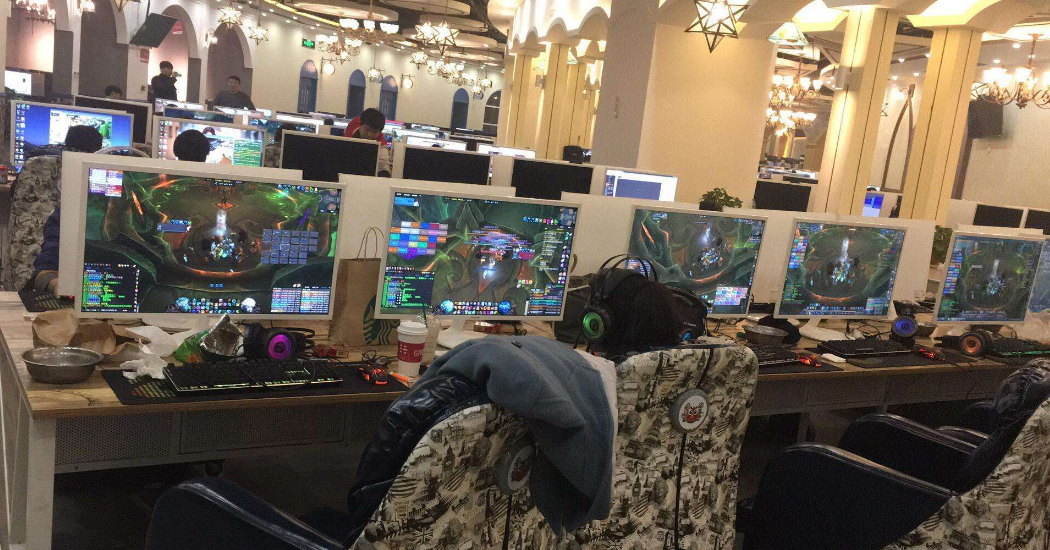 随着魔兽世界越来越火爆,很多城市有了魔兽世界主题网吧,尤其是2007年