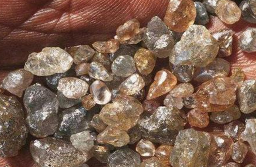 非洲作为钻石大国,为何钻石价格那么低廉,也没人愿意购买?
