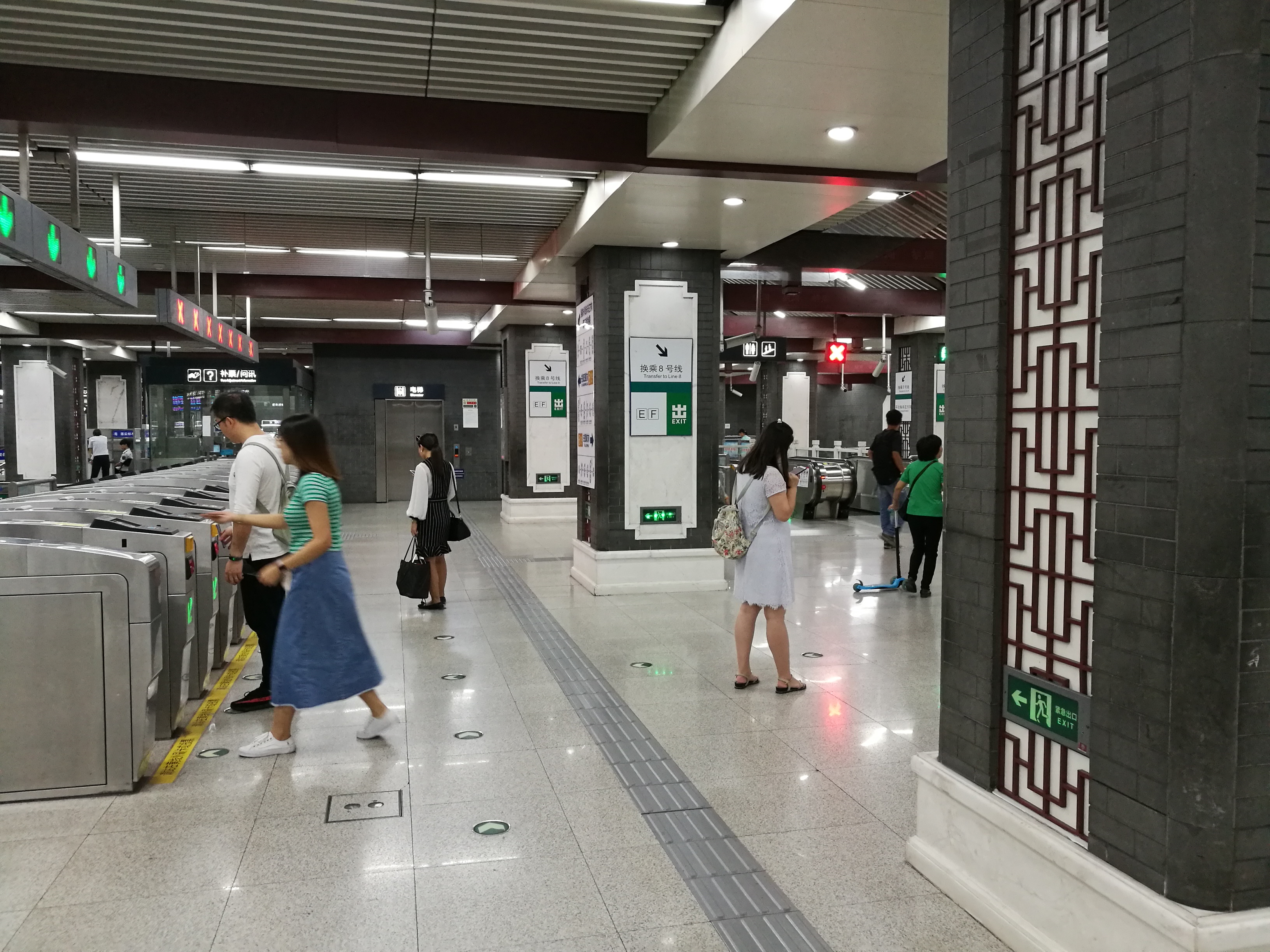 中国设计很巧妙地铁换乘站:北京地铁8号线和6号线的南锣鼓巷站