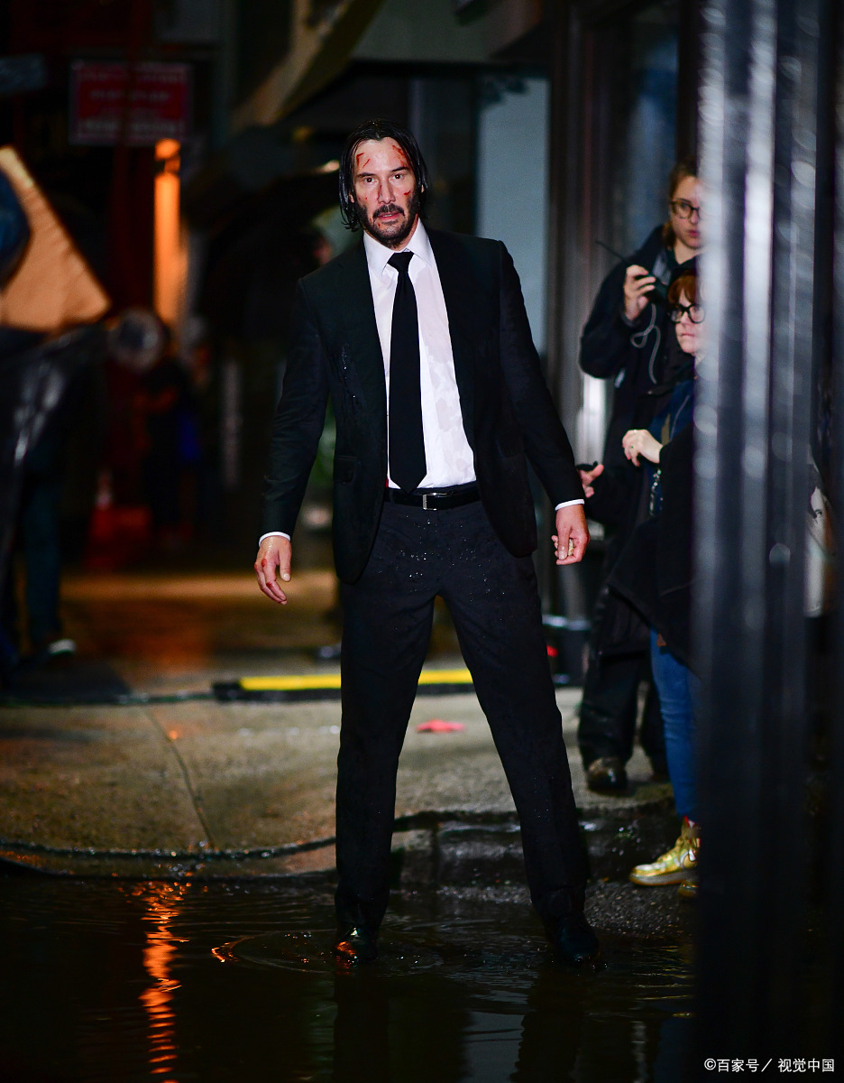 最初设定只杀三人基努里维斯在疾速追杀系列竟已杀300人