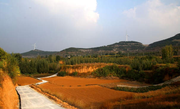 孔村镇:西部山区筑起脱贫致富生产路