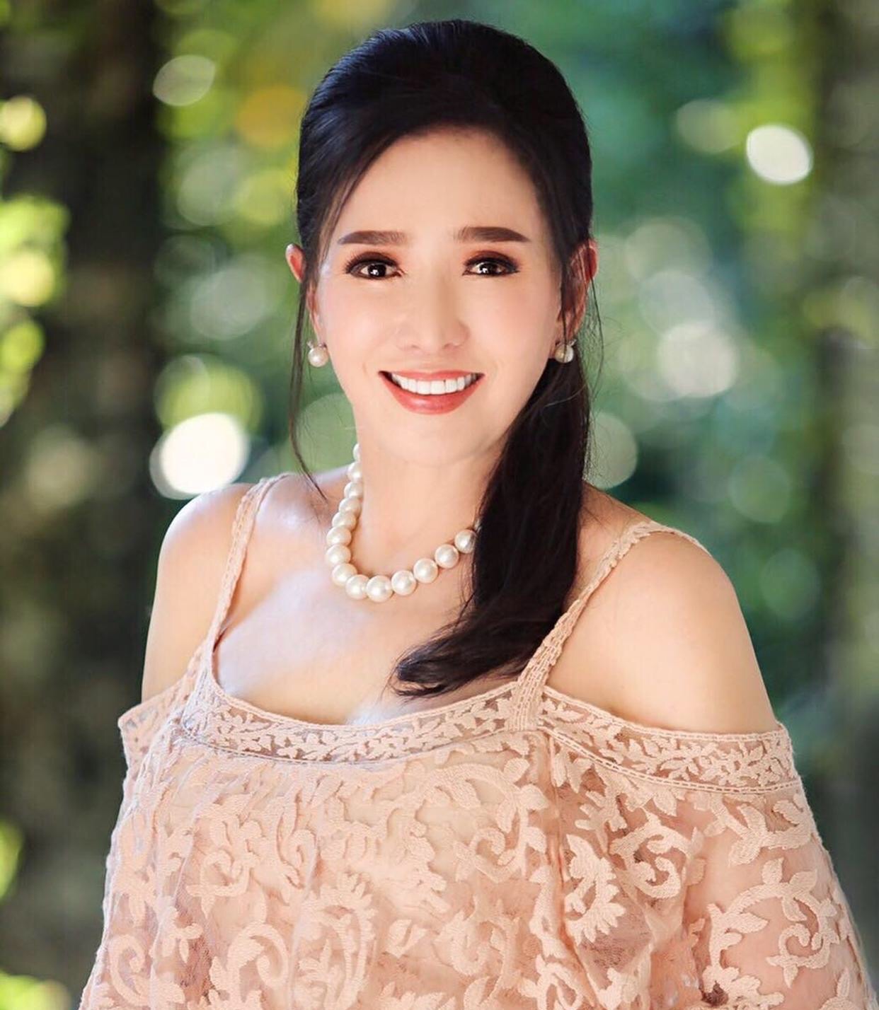 泰国奶奶被时光遗忘50年,72岁却拥有少女肌,如今活成27岁模样