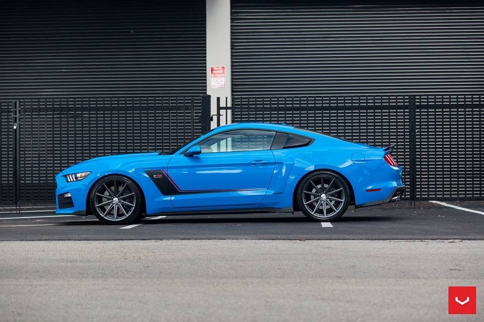 蓝色福特野马改装案例,多了一些美感!