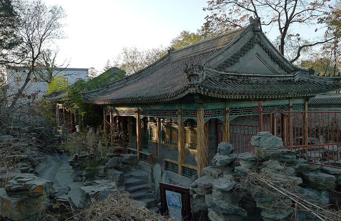 恭王府花園和故宮御花園裡有兩座很彩繪風格很相似的建築