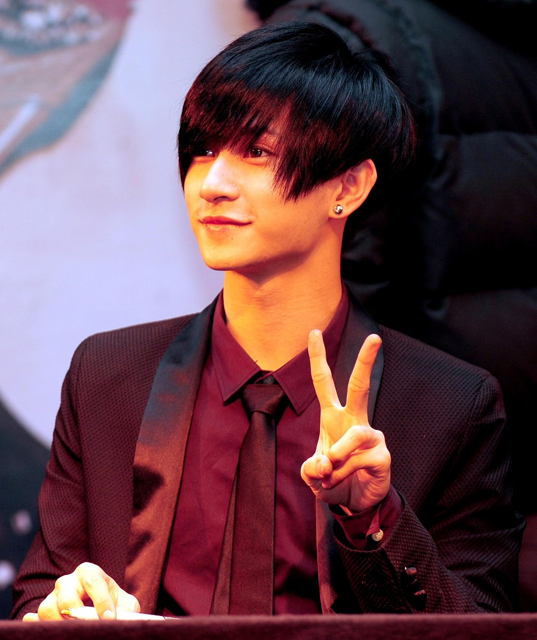 小五金恩圣和张檬婚礼在三亚举行,由张睿担任伴郎,海陆担任伴娘.