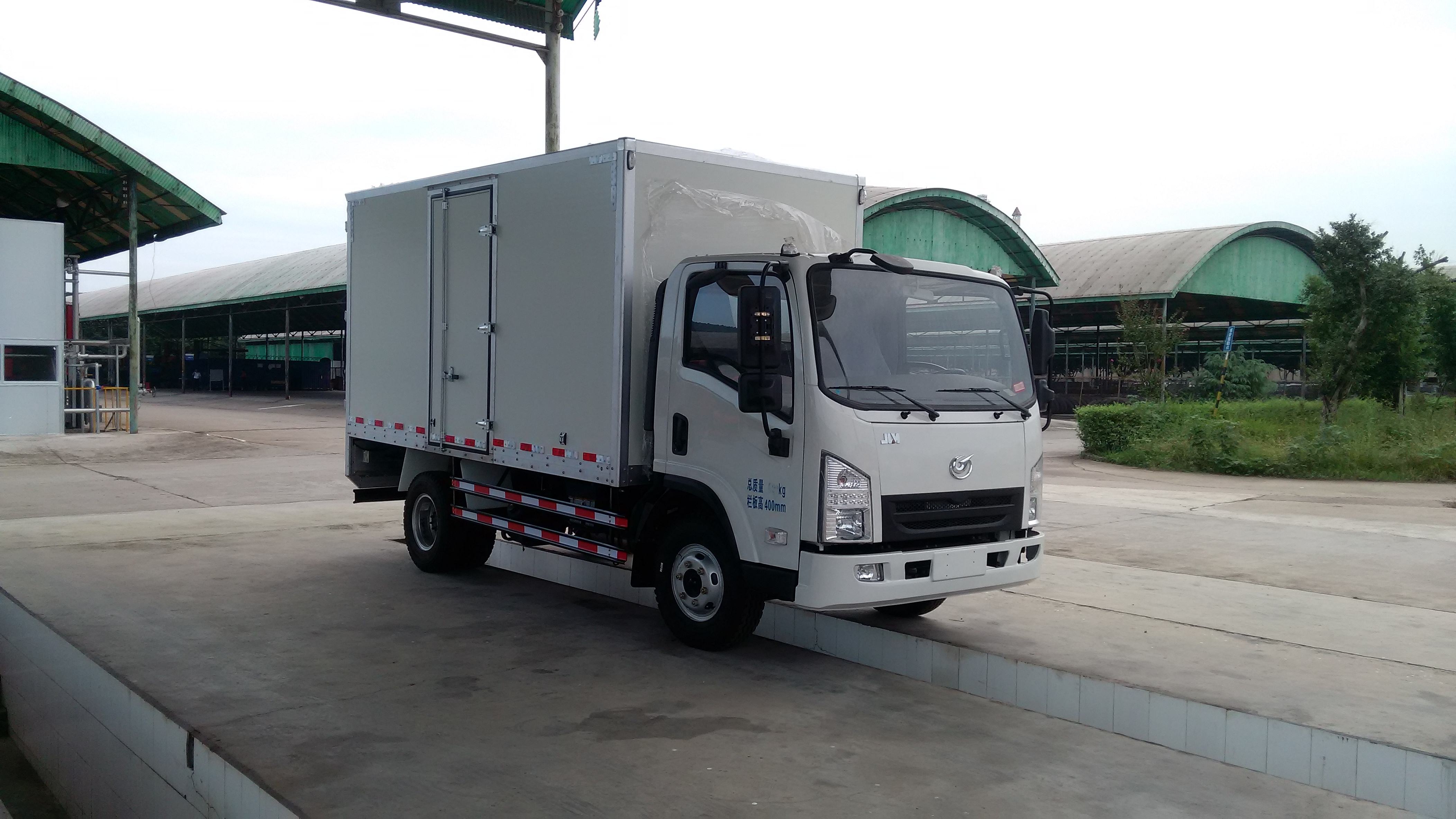 5吨及以下的普通货运车辆的道路运输证和从业资格证.