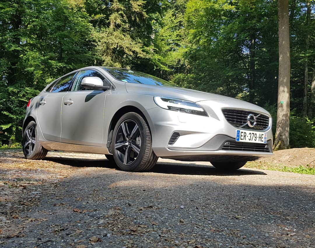 简评:自由自在的北欧绅士,沃尔沃v40 t5,让生活奔跑起来
