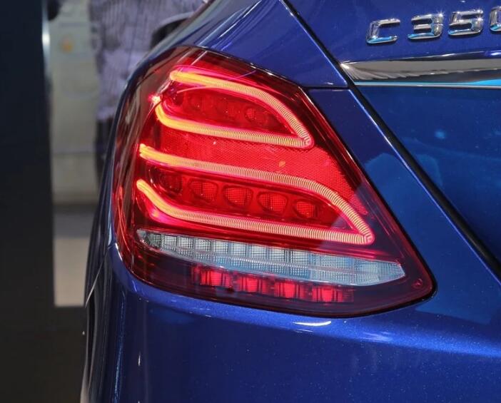 尾灯设计在小编看来,总的来说是没有什么亮点的,只能说不会觉得不喜欢