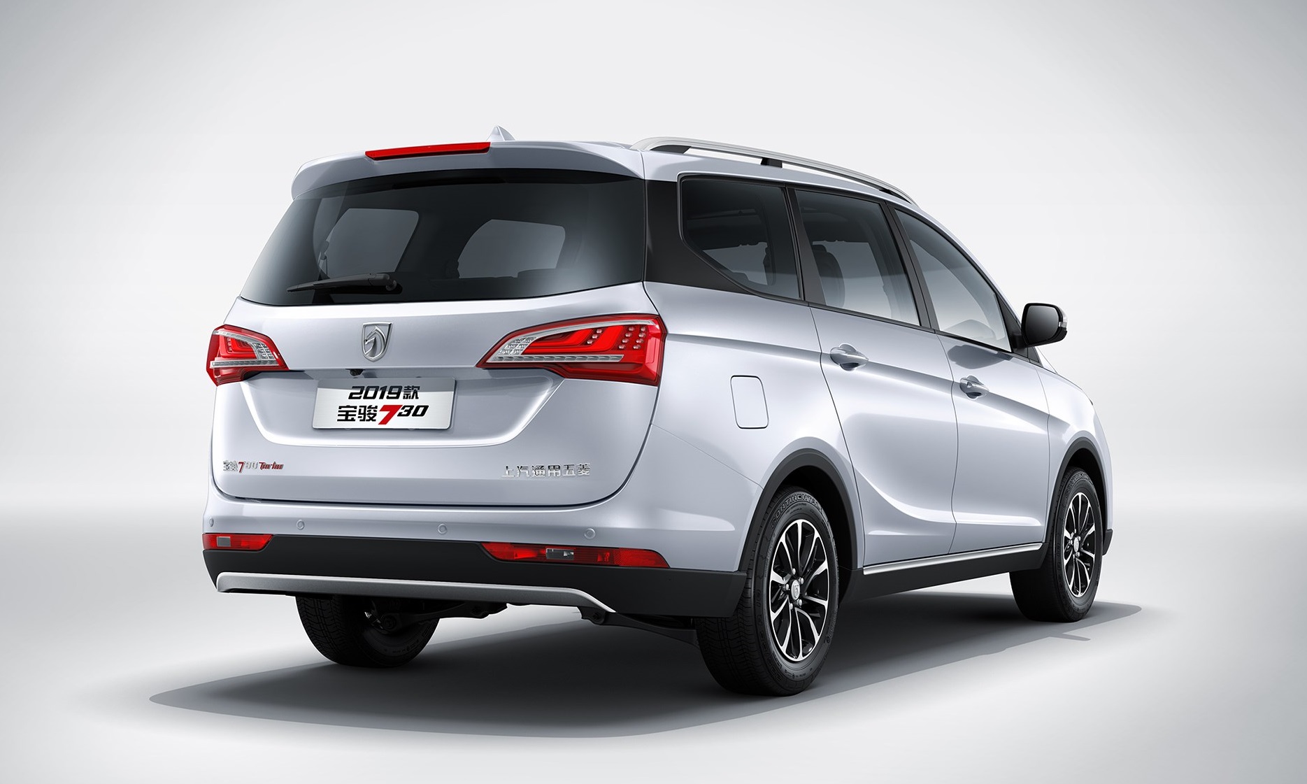 最贵国产面包车,这价格大众丰田随便选,排队买它就为了拉货