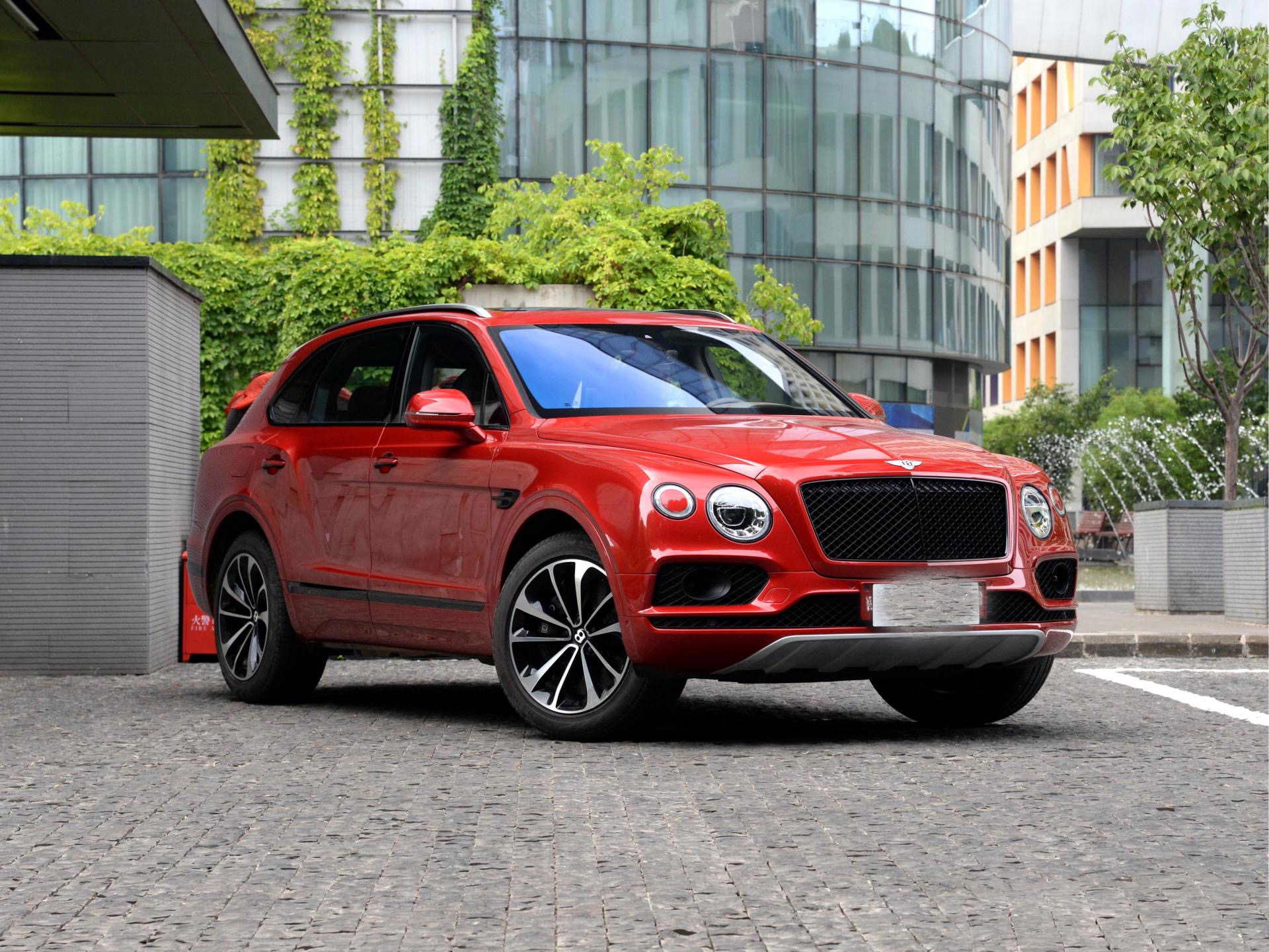 2018款宾利添越后尾灯