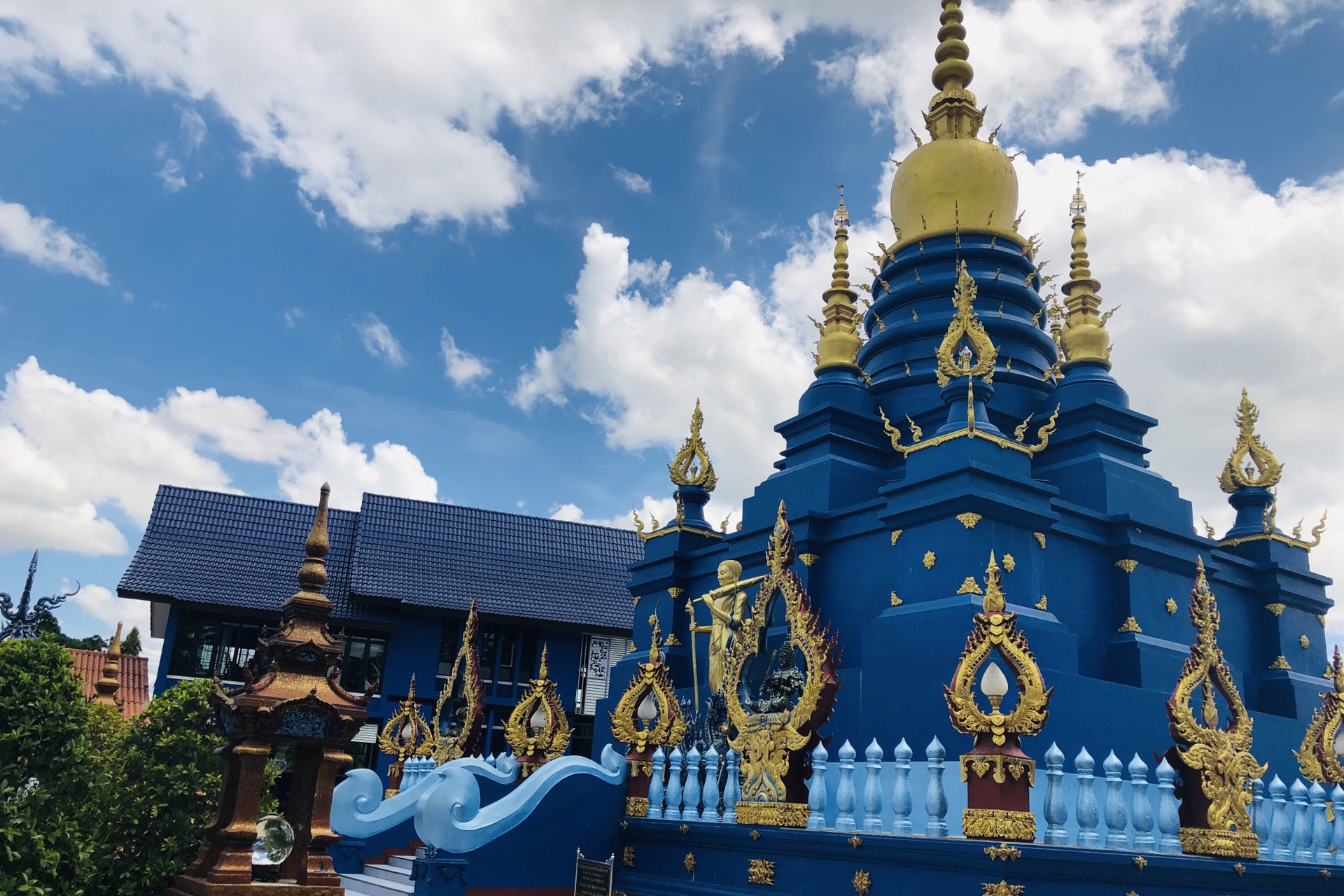 泰国旅游拜佛攻略:不容错过的清迈蓝庙