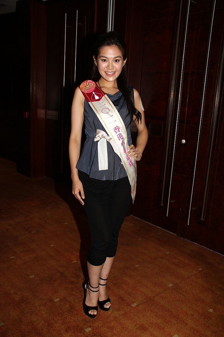 近日,女星洪小铃更新了她的社交媒体账号,并首次回应了关于她被前老板